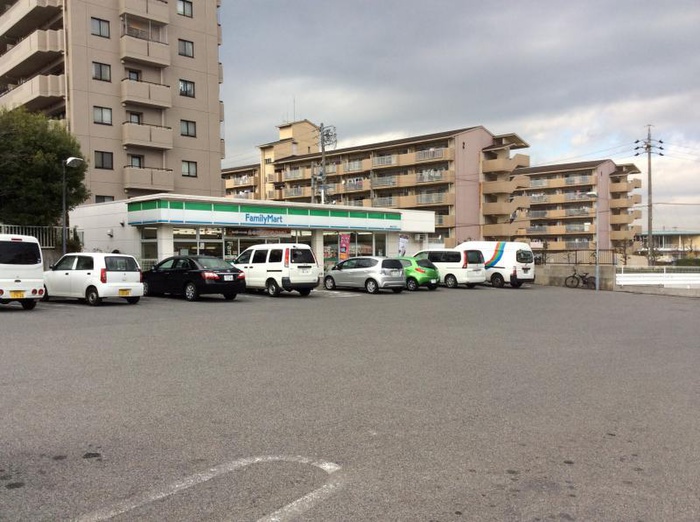 コンビニ　ファミリーマート東長久手店（コンビニ）まで250m