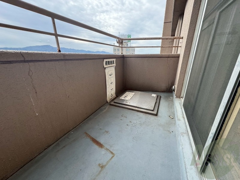 バルコニー　バルコニーは幅があり、広い印象を受けました。