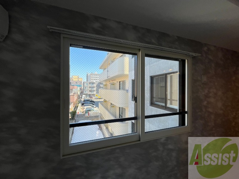 バルコニー　窓からの日光は気持ちを明るくしてくれますね！