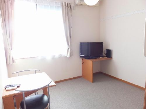 居室・リビング　２階床は防音性を考慮した絨毯仕様です。