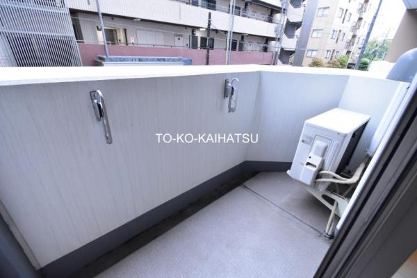 バルコニー　別部屋の参考写真です。現況有姿