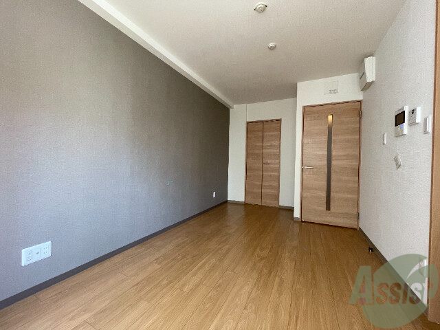 居室・リビング　フローリングなので、お掃除がしやすそうですね。