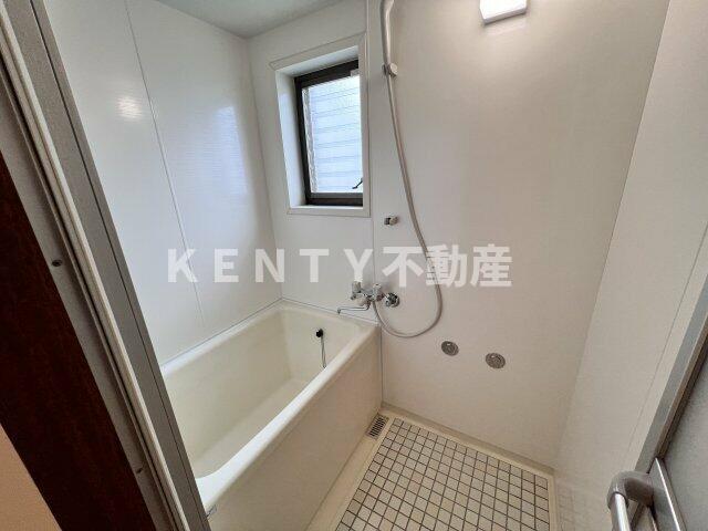 バス・シャワールーム　ゆったり過ごせるお風呂です