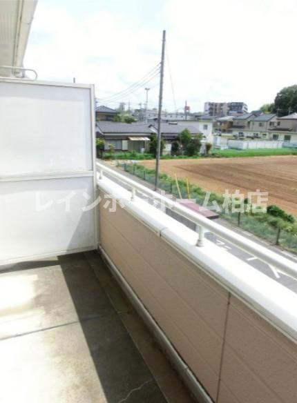 バルコニー　開放的で明るい空間を演出してくれるバルコニーです