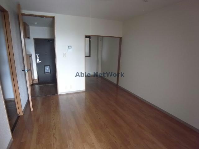 居室・リビング　リビング全体の眺め