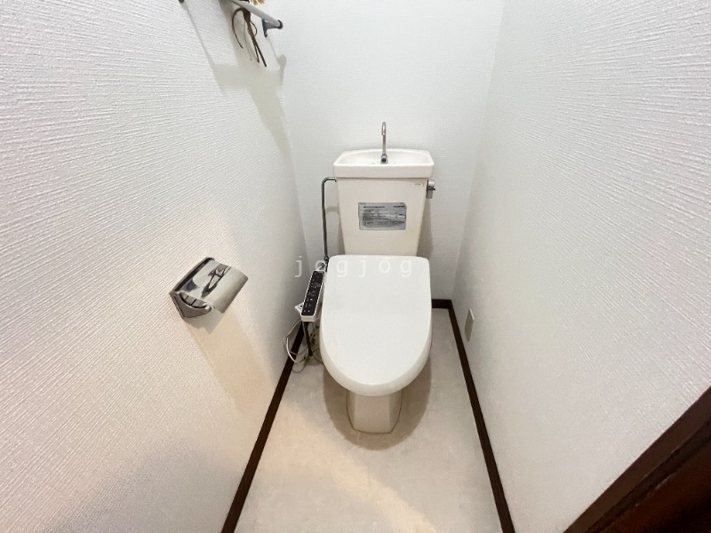 トイレ　温水洗浄便座