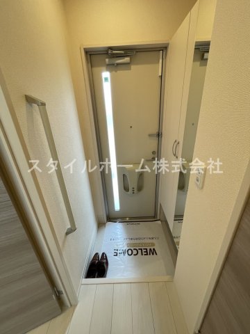 玄関　別部屋写真です。