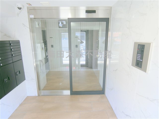 エントランス　防犯カメラオートロック宅配BOXメールBOX