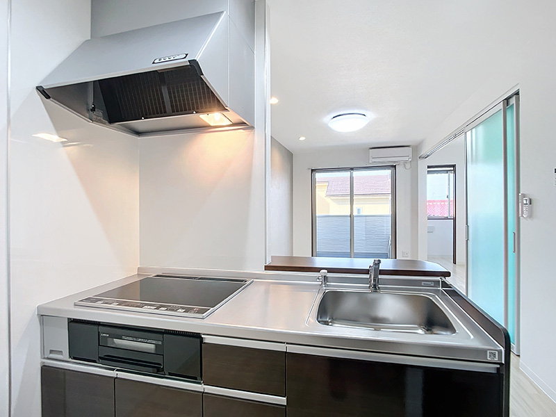 キッチン　※内観写真は別号室のものです。