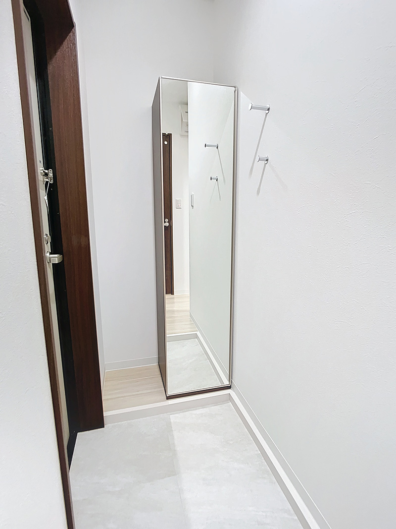 玄関　※内観写真は別号室のものです。