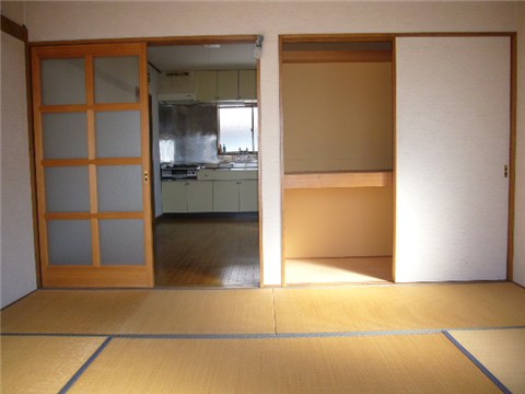 居室・リビング　和室8帖の広々としたお部屋です。