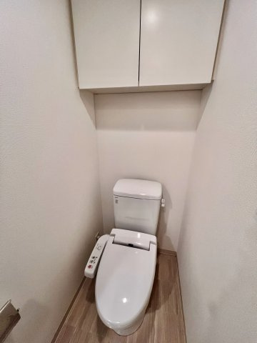 トイレ　■温水洗浄便座■ウォールキャビネット収納付き♪