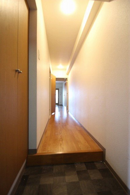 玄関　同物件別号室のものです。