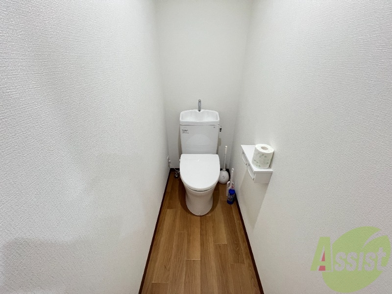 トイレ　共有部分にございます。