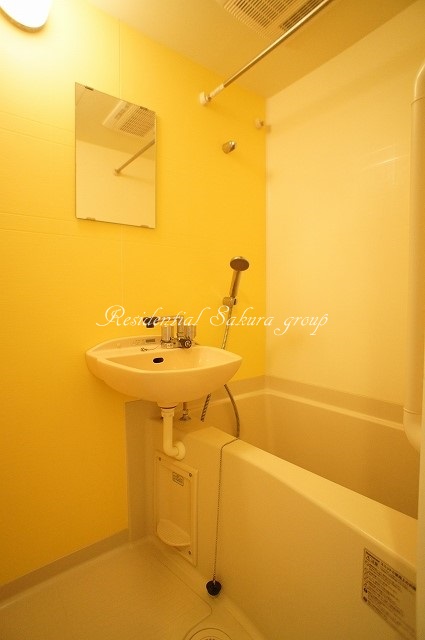 バス・シャワールーム　雨の日でも安心の浴室乾燥機付きです♪