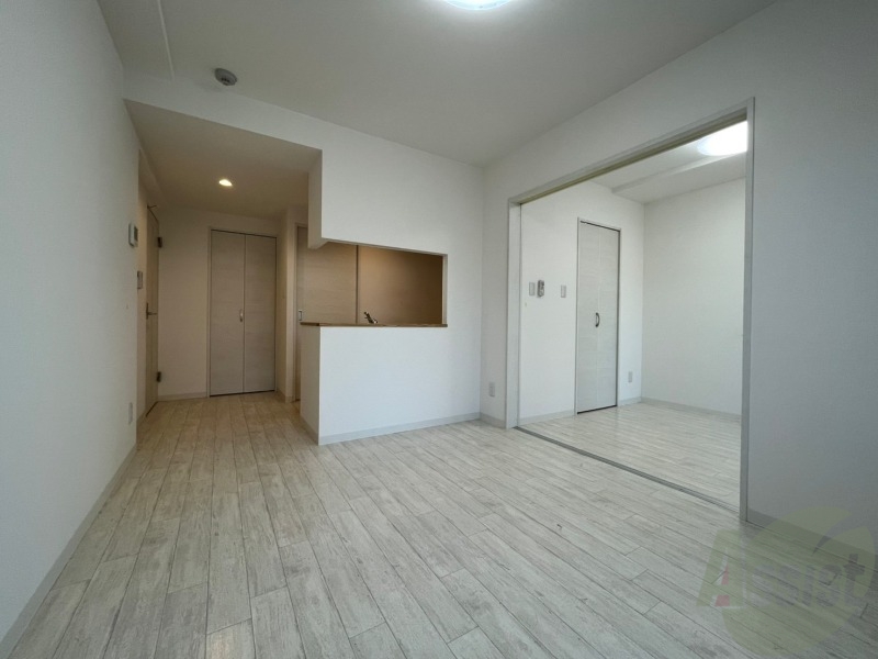 居室・リビング　フローリングと壁のカラーが明るい雰囲気ですね！