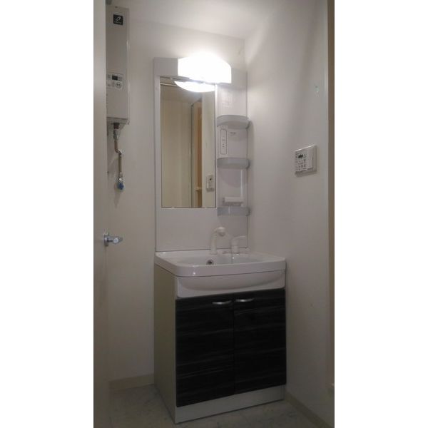 洗面設備　シャワードレッサー付きです！