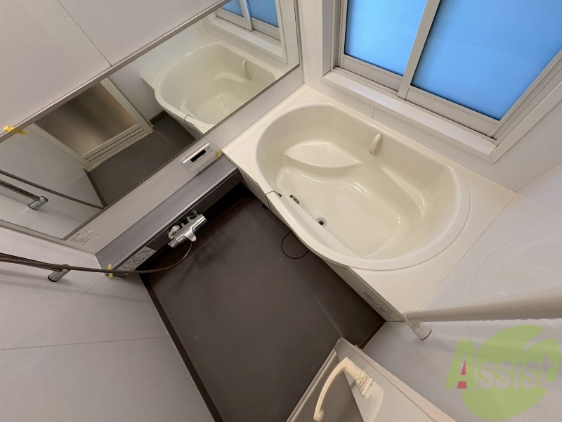 バス・シャワールーム　お風呂になります。一日の疲れを癒してくださいね。