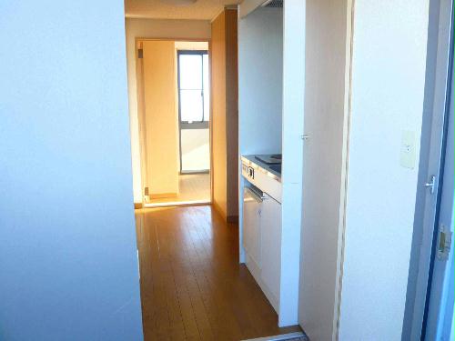 その他　玄関にも収納があります。