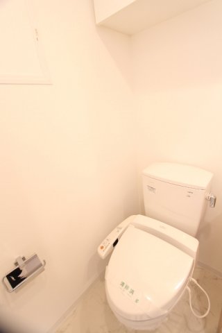 トイレ　内装カラーは部屋によって異なりますので現地にて確認下さい。※