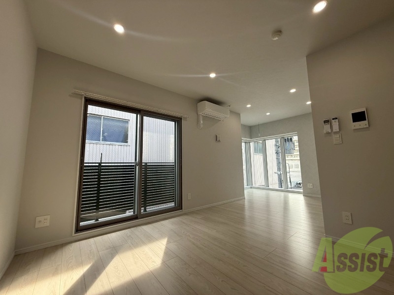 居室・リビング　リビングは１６帖です。広々していますね。