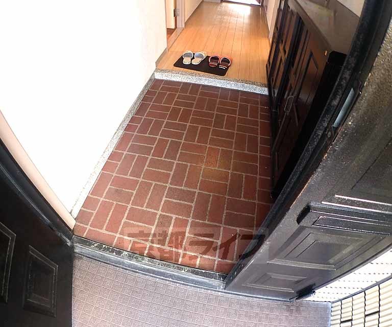玄関　大きな段差がありません
