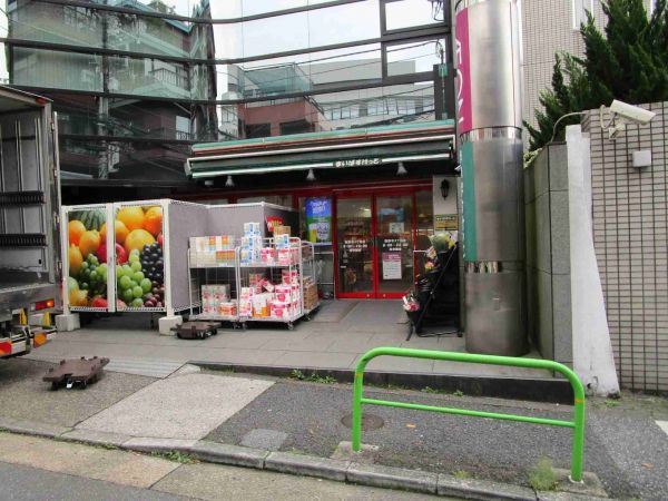 スーパー　まいばすけっと西麻布3丁目店（スーパー）まで384m