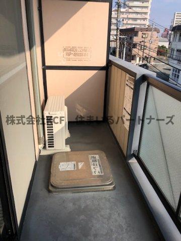 バルコニー　バルコニーからの眺めを楽しみながら食事をしませんか