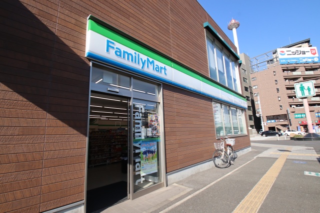 コンビニ　ファミリーマート　御器所駅前店（コンビニ）まで200m