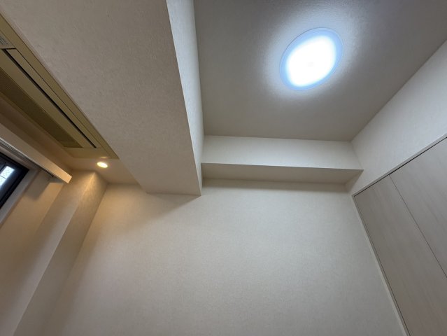 その他部屋・スペース　左の柱天井高193cm、右の天井高273cm