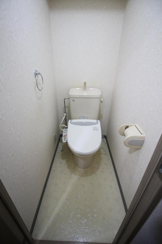 トイレ　温水洗浄暖房便座付き