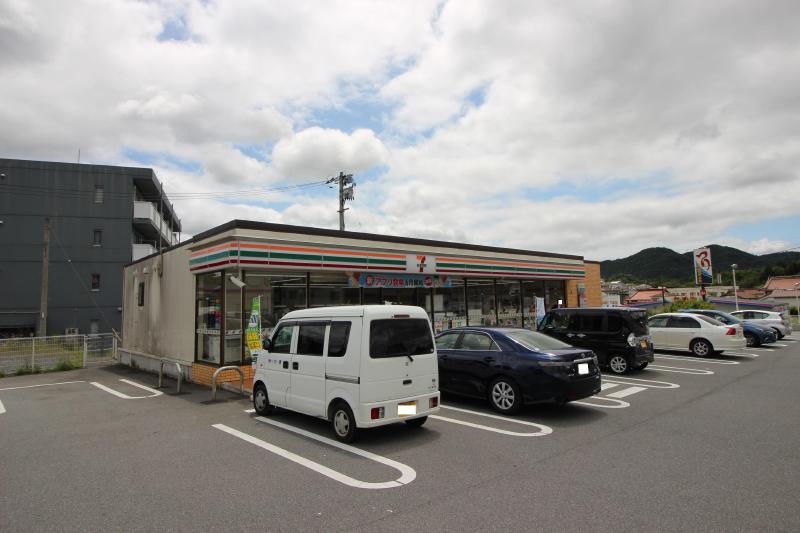 コンビニ　セブンイレブン（コンビニ）まで140m