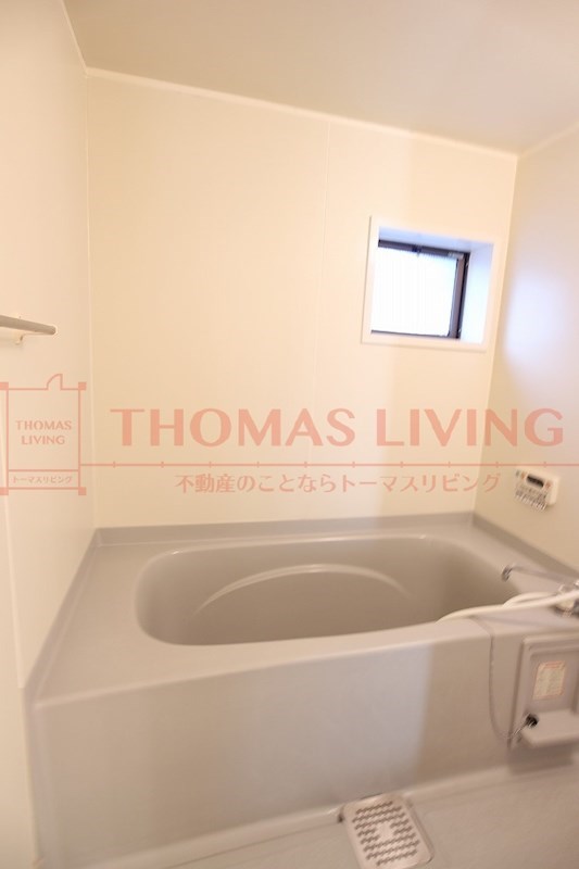 バス・シャワールーム　広々お風呂で1日の疲れをゆっくり癒していただけます。