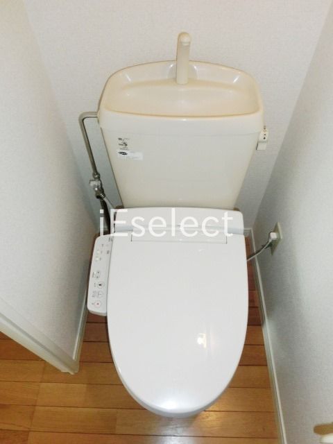 トイレ　シャワートイレ付です。人気の設備なんですよ。