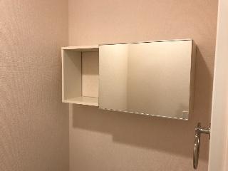 トイレ　吊戸棚