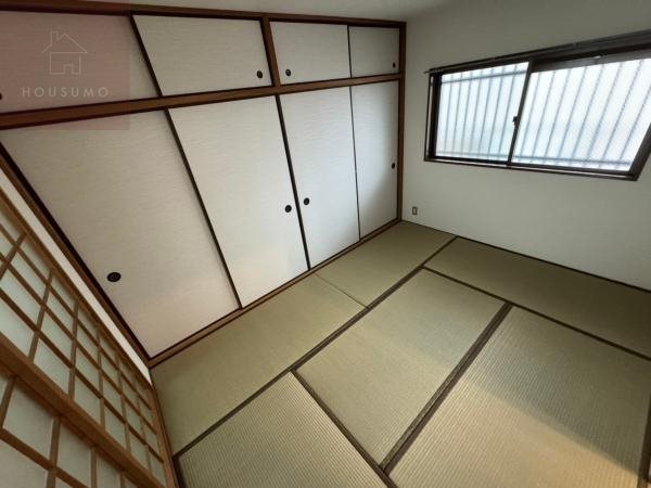 その他部屋・スペース　落ち着いた色調の寝室です