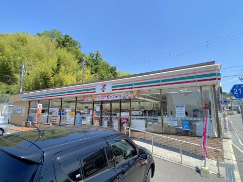 コンビニ　セブンイレブン 三日市町駅前店（コンビニ）まで563m