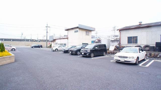 駐車場　駐車場があるので、車を買う予定の方も安心です