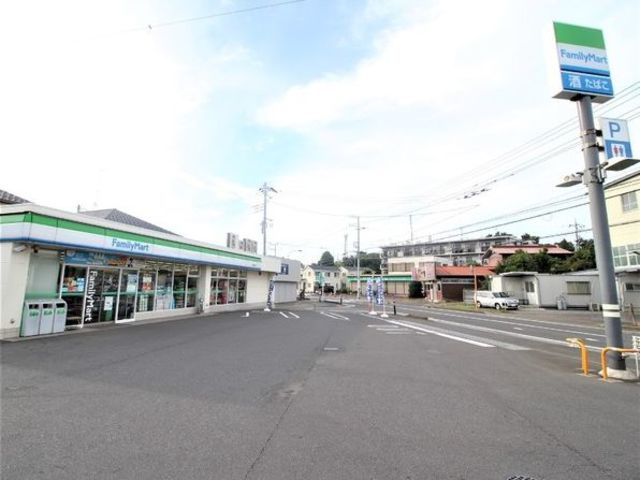 コンビニ　ファミリーマート綾瀬落合北店（コンビニ）まで960m