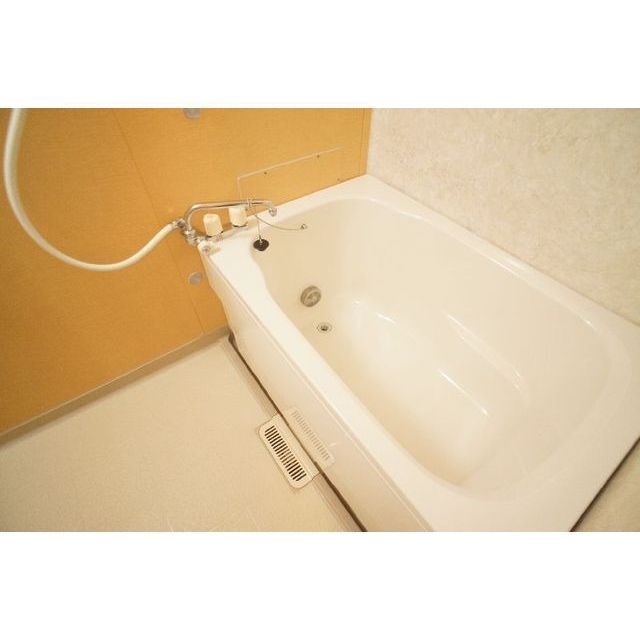 バス・シャワールーム　追焚機能付きで便利なバスルームです♪