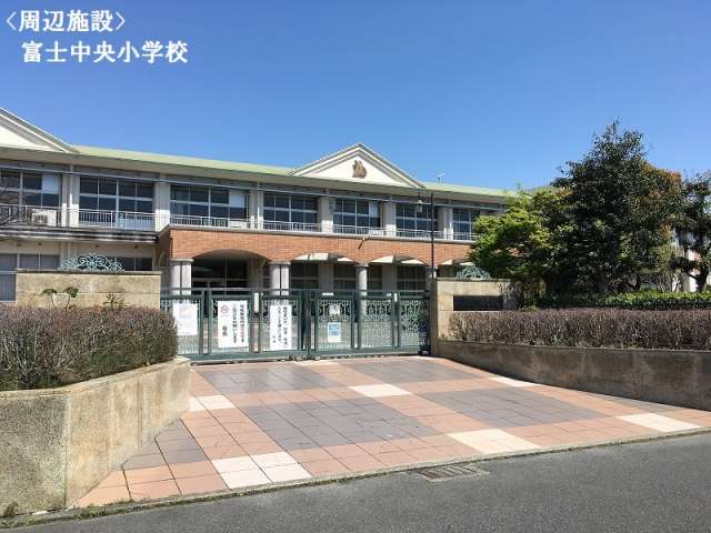 小学校　中央小学校（小学校）まで452m