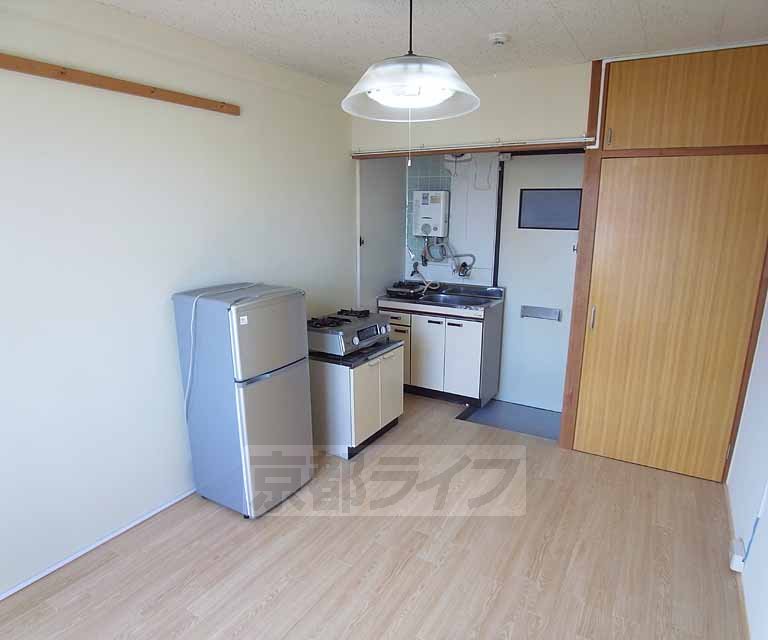 居室・リビング　洋室改装したお部屋です