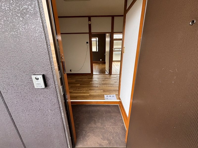 玄関　別号室の参考写真となります