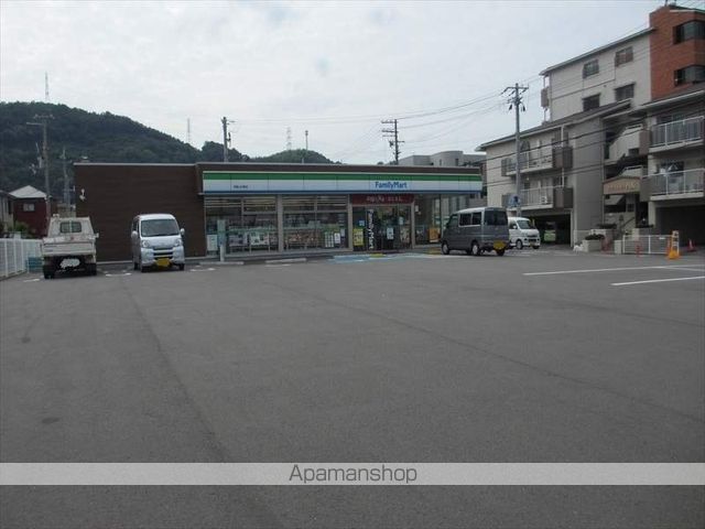 コンビニ　ファミリーマート（コンビニ）まで244m