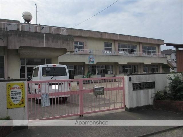 幼稚園・保育園　名草保育所（幼稚園・保育園）まで822m