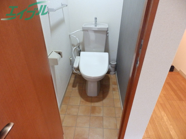 トイレ　同型参考写真