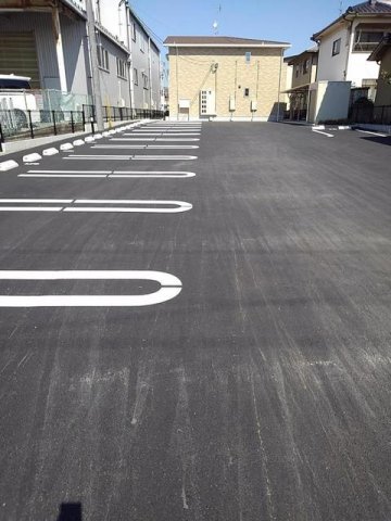 駐車場　駐車場に車を止められます