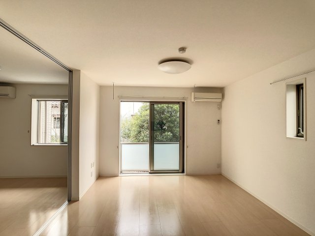 居室・リビング　掲載写真は同型モデルを掲載しており実際のお部屋と仕様等が異な