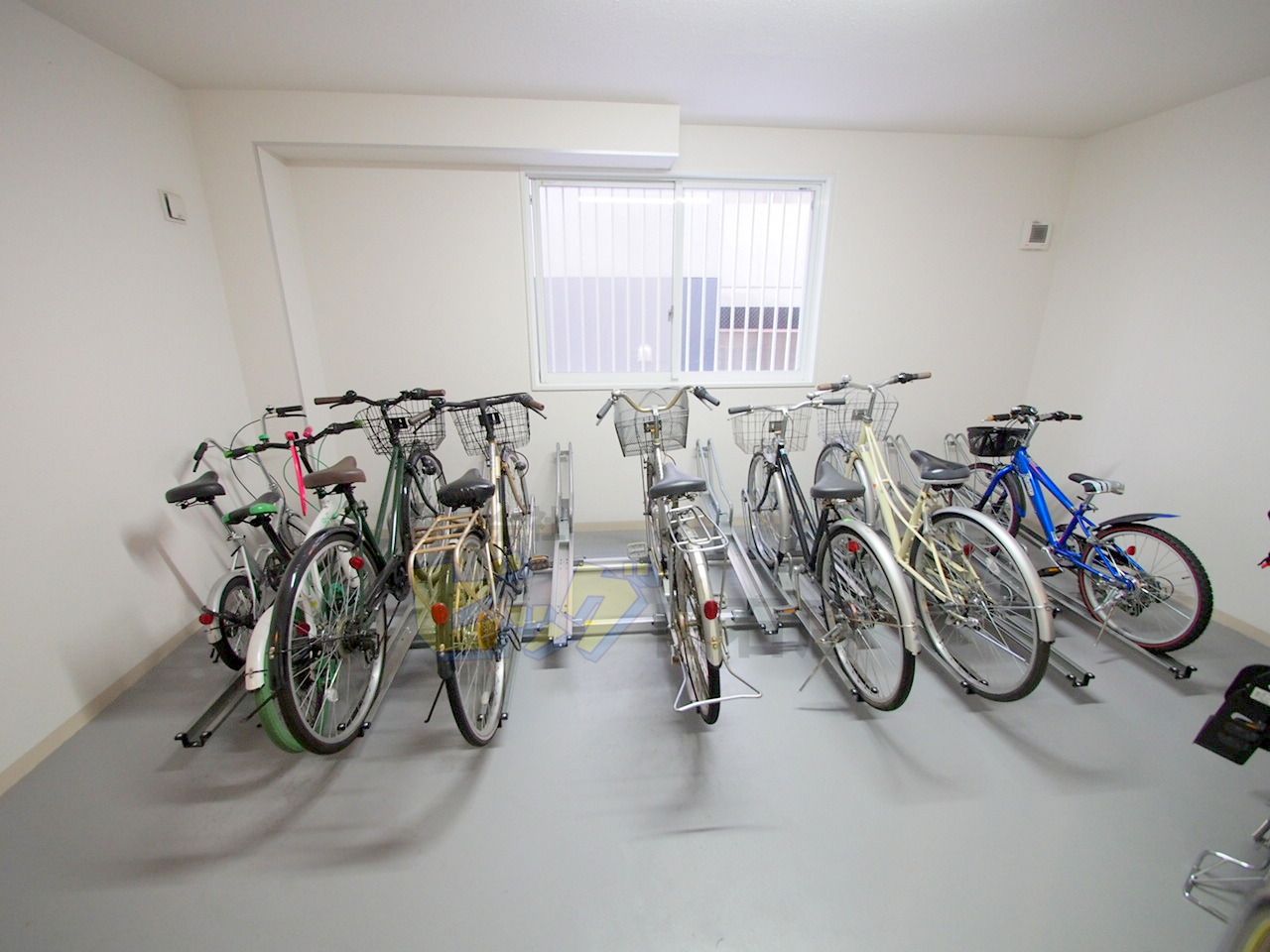 その他共有部分　屋内駐輪場完備しています♪