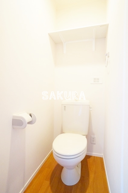 トイレ　落ち着いた色調のトイレです♪